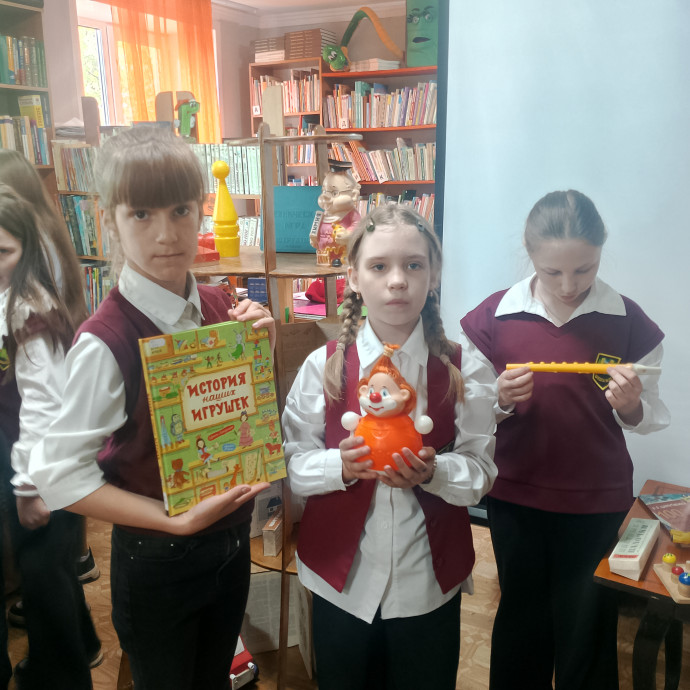 Познавательный час &laquo;Рождённые в СССР: советские игрушки&raquo;