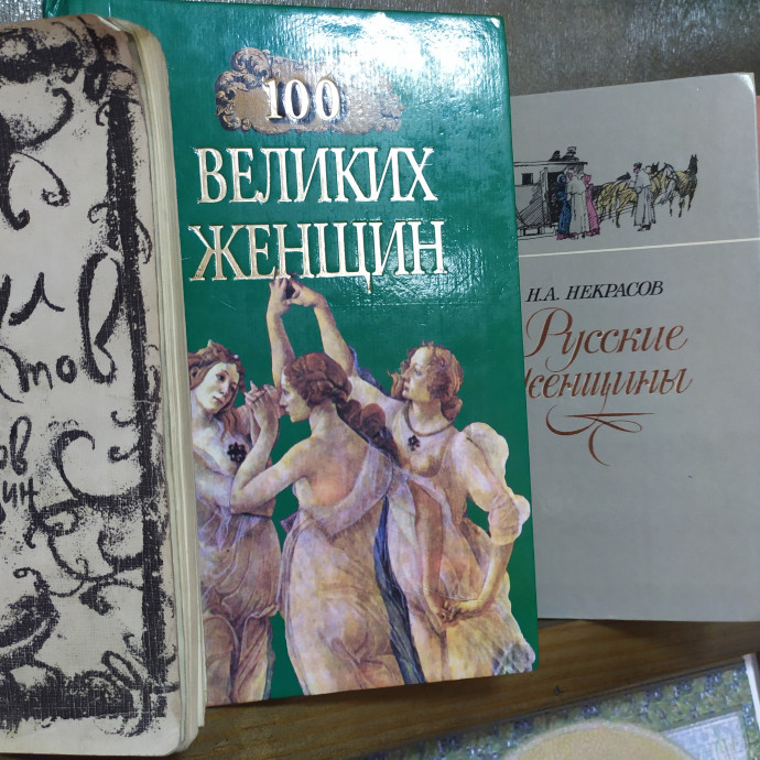 Книжная выставка ко Дню Матери